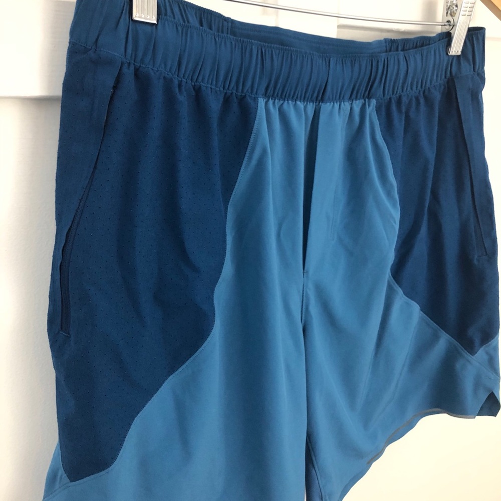 Lululemon Athletic Shorts Size L Blue